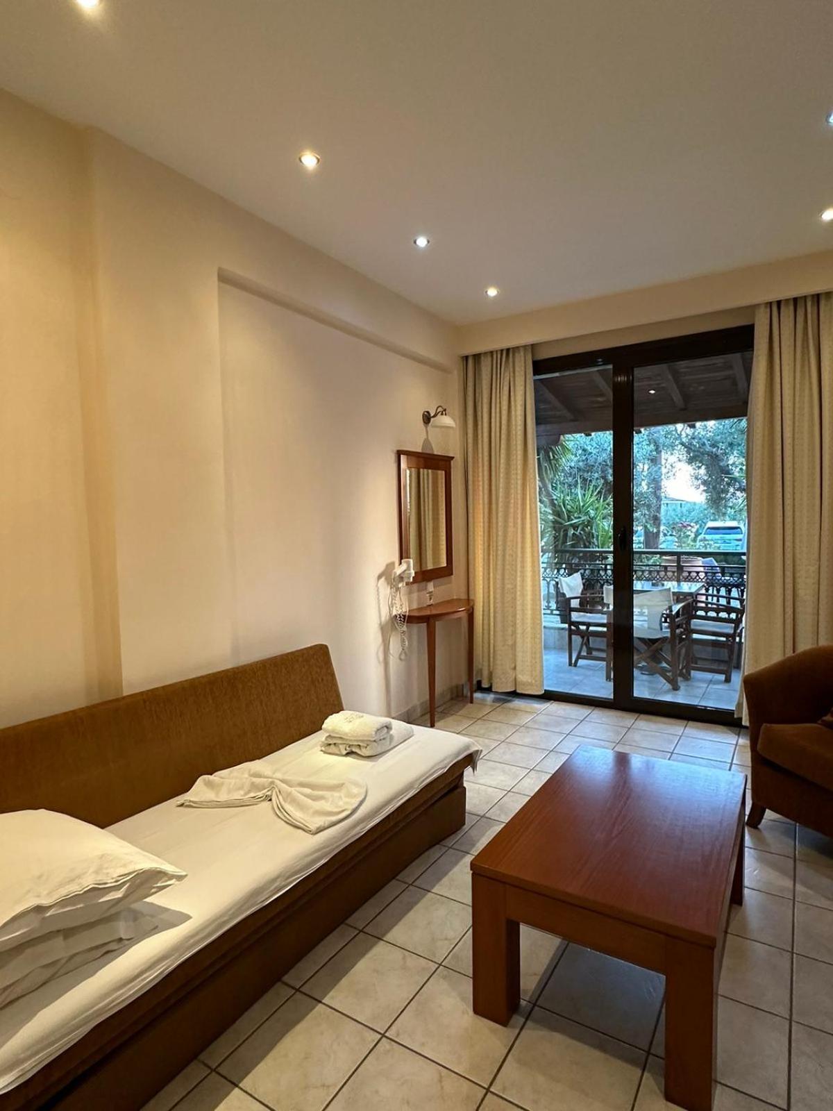 Pyrgos Hotel Ouranoupoli Exterior photo