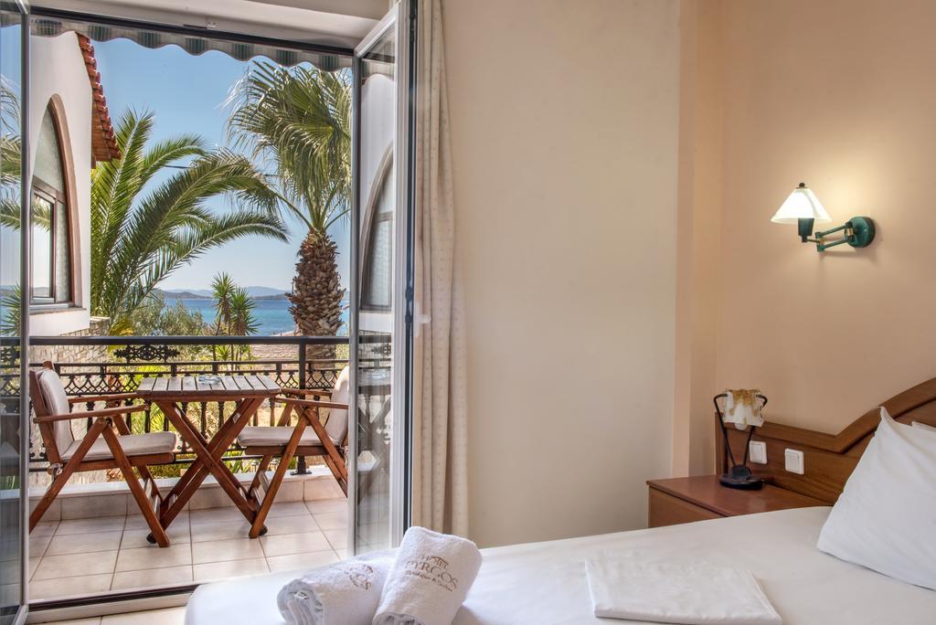Pyrgos Hotel Ouranoupoli Exterior photo